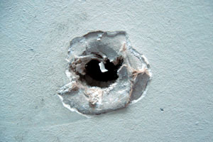 Imagen ilustrativa del artículo Cómo reparar huecos en paredes de yeso